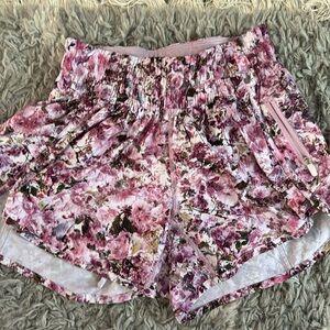 Lululemon Size 4 Trackers Pink Florals